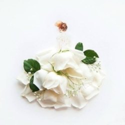 手绘白色花朵婚纱素材