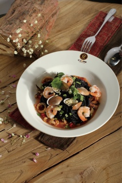 墨鱼汁海鲜墨鱼汁意大利面海报背景模板矢量图高清图片