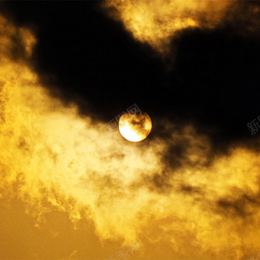 燃烧的月亮摄影图片