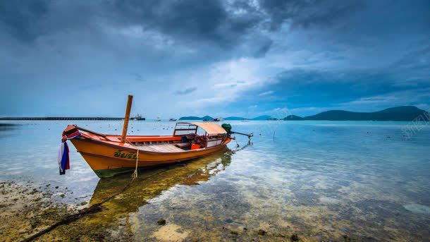 水面上的渔船海报背景背景