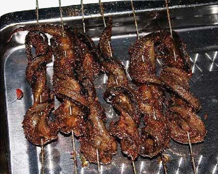 不锈钢盘烧烤鳝鱼png免抠素材_88icon https://88icon.com 产品实物 撸串 烧烤鳝鱼