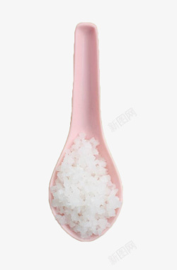 粉色瓷勺里的粗盐素材