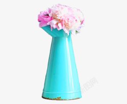 蓝色花瓶上的粉色花实物素材