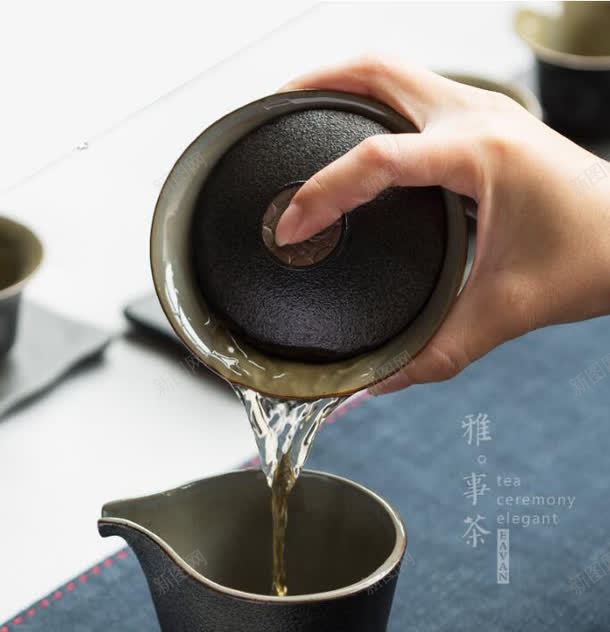 手拿盖碗沏茶png免抠素材_88icon https://88icon.com 产品实物 手 日用百货 沏茶 盖碗