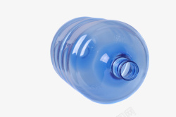 蓝色解渴放倒的空的一瓶饮料实物素材