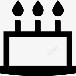 三个蜡烛蛋糕切片庆祝图标高清图片