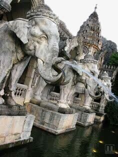 泰国清莱佛教巨象雕塑素材