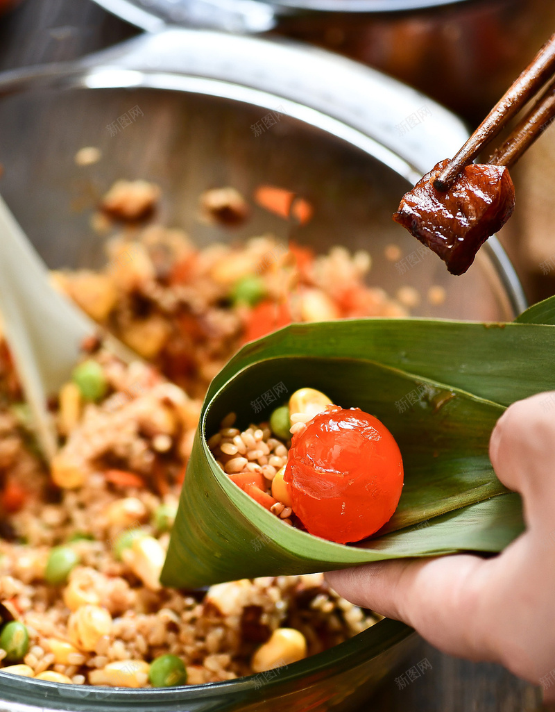 端午节包肉粽子jpg设计背景_88icon https://88icon.com 端午节粽子 粽子 肉粽子 蛋黄粽 鲜肉粽