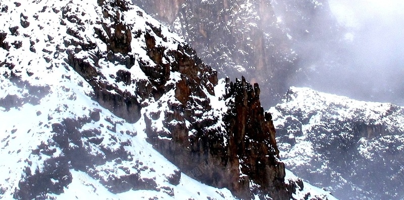 巍峨的山峰高清H5背景jpg设计背景_88icon https://88icon.com 天空 云朵 雪山 白色 风景 H5 h5 摄影