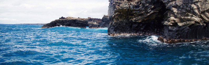 蓝色海水海岸山石背景jpg设计背景_88icon https://88icon.com 蓝色 海水 海岸 山石背景 海报banner 摄影 风景