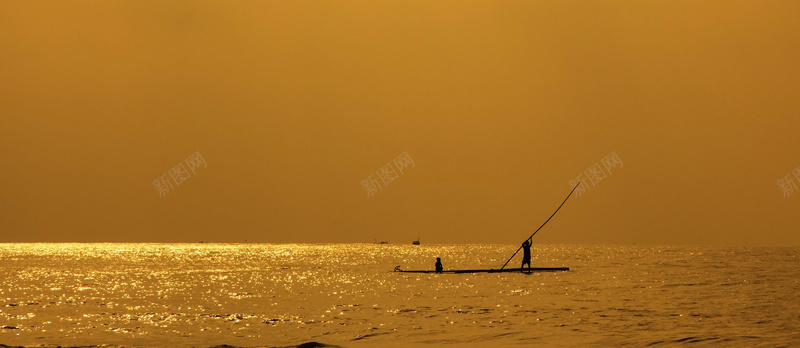 孤舟打鱼背景jpg设计背景_88icon https://88icon.com 竹筏 晚霞 平静湖面 海报banner 摄影 孤舟打鱼背景 风景