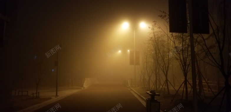 黑夜雾霾的楼下背景