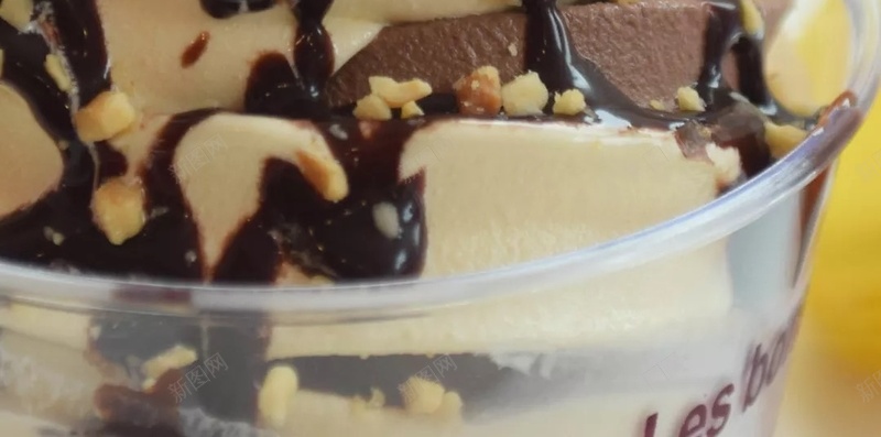 卡通美味巧克力冰淇淋H5背景jpg设计背景_88icon https://88icon.com 冰淇淋 巧克力 卡通 文艺 美味 H5背景 摄影 质感