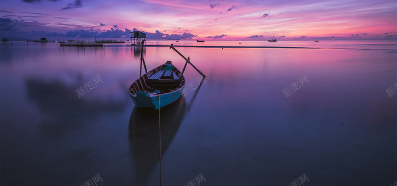 唯美平静湖面背景