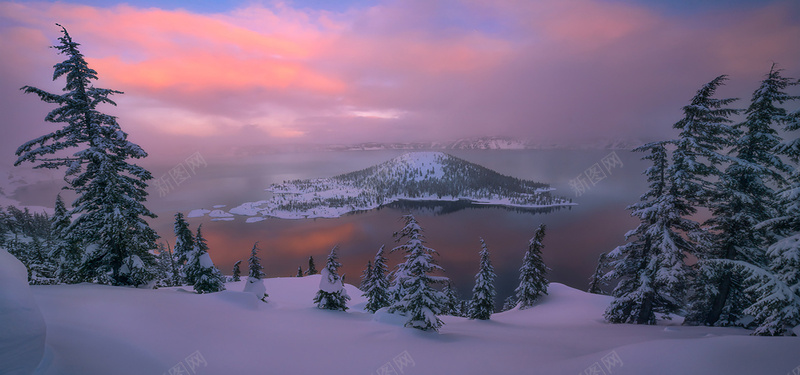 紫色冬日唯美雪景图背景