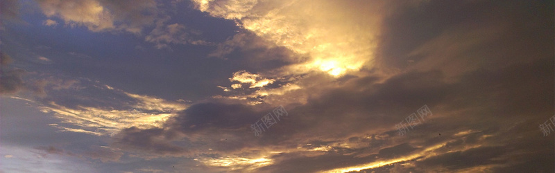 云中的光芒背景图psd设计背景_88icon https://88icon.com 大气 宏伟 光芒 背景 摄影 风景