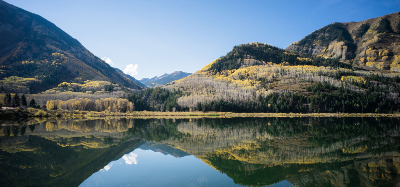 湖面风景背景图jpg设计背景_88icon https://88icon.com 森林 远山 蓝天 湖面 海报banner 摄影 风景