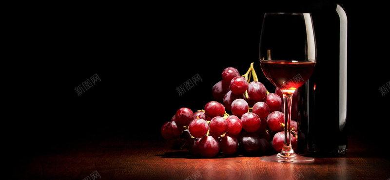 风景葡萄酒杯红色背景背景