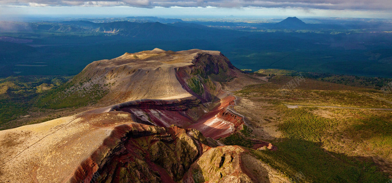 火山上的风景背景