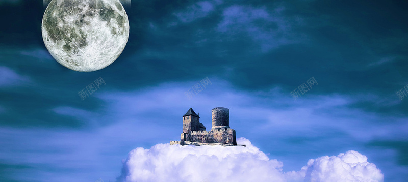 月亮下的云端城堡背景