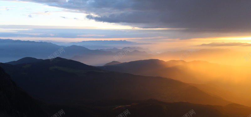 日出山顶背景图jpg设计背景_88icon https://88icon.com 日出 山顶 天空 云端 风景 淘宝banner 旅游 海报banner 摄影