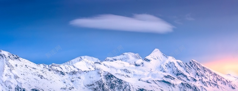 雪山简约蓝色自然背景背景