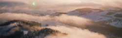 雪雾梦幻山间高清图片