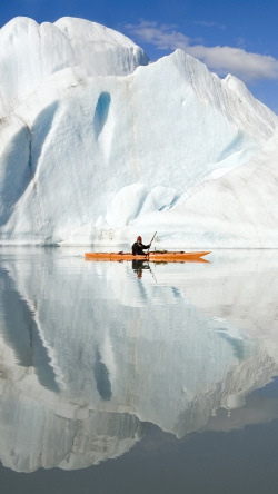 探险者雪山大海探险者风景H5背景高清图片