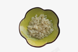 花纹瓷碗里的薄片皂角米素材