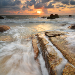 夕阳主图夕阳下的海水背景高清图片