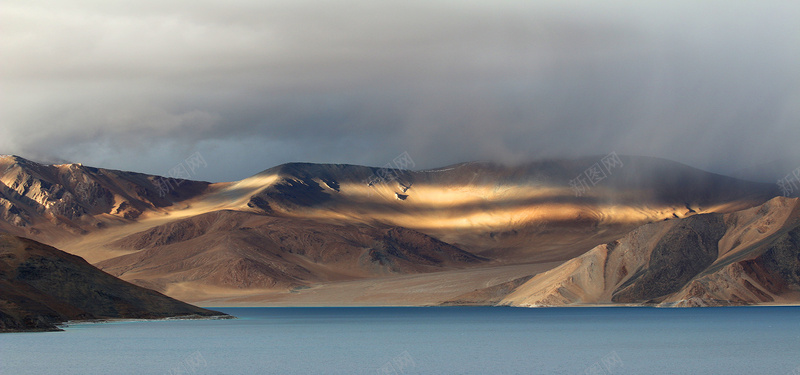 金色山川背景图片jpg设计背景_88icon https://88icon.com 金色 山川背景 图片 海报banner 摄影 风景