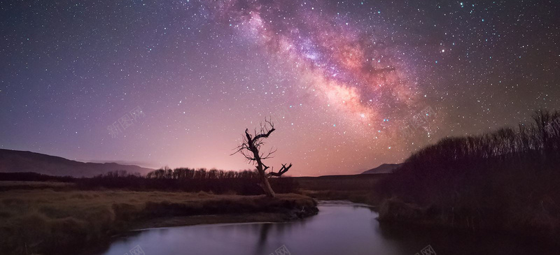 风景夜色星空背景jpg设计背景_88icon https://88icon.com 风景 夜色 星空 红色 星星 天空 河水 海报banner 星云 星海 星际 摄影