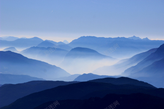 蓝色的山脉背景背景