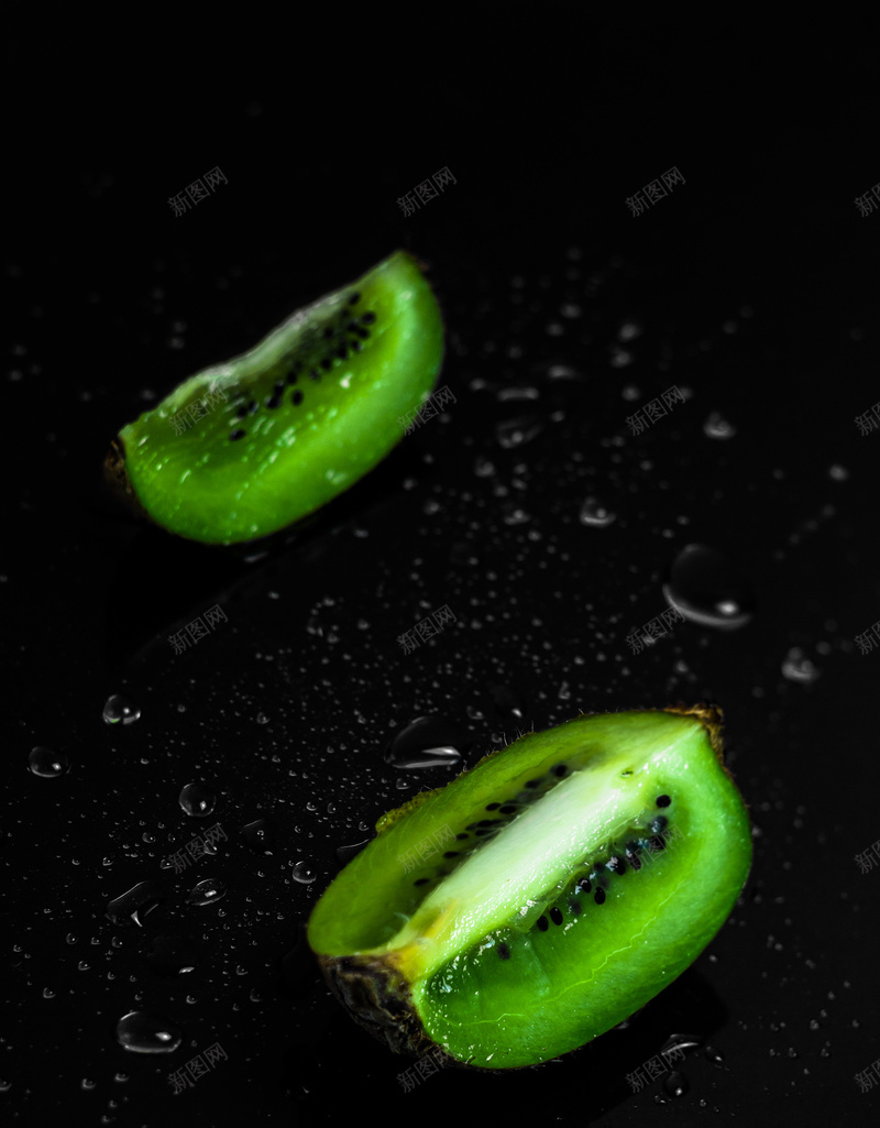 黑色纯背景清新水果平面广告jpg设计背景_88icon https://88icon.com 黑色纯背景 清新 水果 平面广告 水珠 猕猴桃 摄影 微距