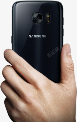 手握着GalaxyS7贴近男人的脸手机相关的图素材