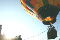 升空的热气球浪漫热气球升空高清图片