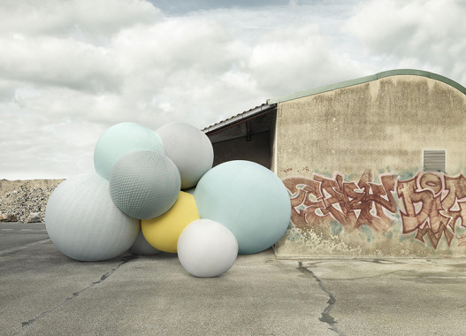 米兰艺术周期间这个巨大的气球装置将在superst背景