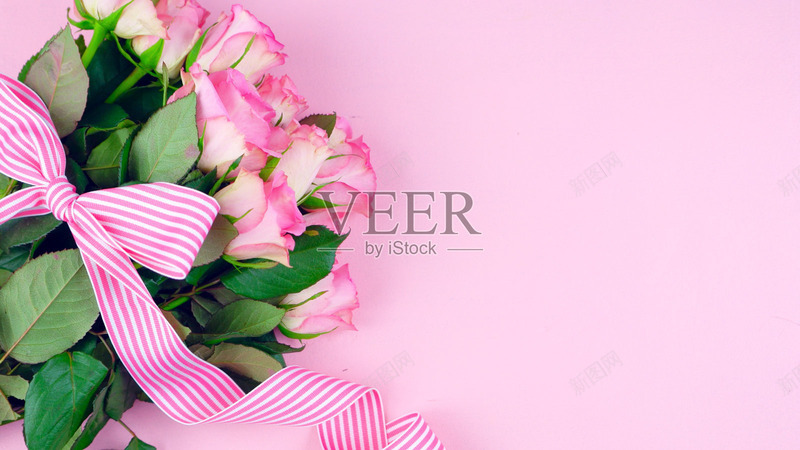 母亲节那天的粉红色玫瑰与粉红色的木桌上的副本空间花jpg设计背景_88icon https://88icon.com 粉红色 母亲节 那天 玫瑰 木桌 桌上 副本 空间
