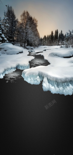 寒潮冬季寒潮雪地溪水背景高清图片