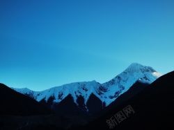 西藏雪山甘孜雪山蓝天高清图片