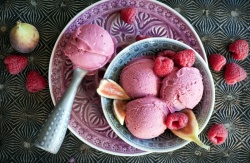 浪漫桌面冰淇淋甜品壁纸高清图片