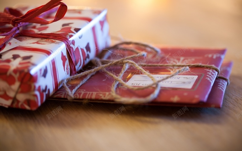 红色丝带礼物盒jpg设计背景_88icon https://88icon.com 红色 丝带 礼物盒 信件