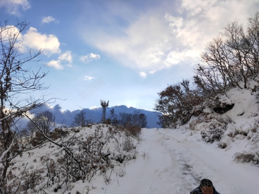 夕阳下的白雪皑皑背景