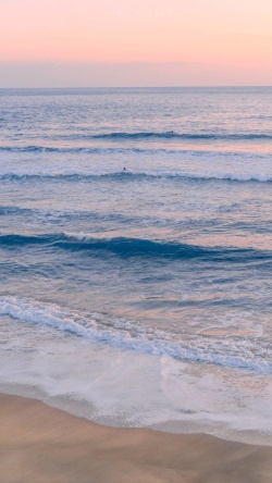 黄昏下的石狮黄昏下的海浪高清图片