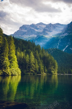 湖景山的倒影风景背景