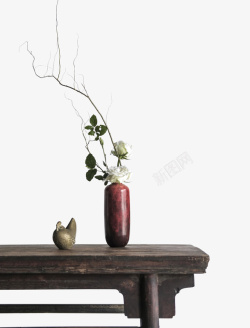 复古花瓶白玫瑰插花素材