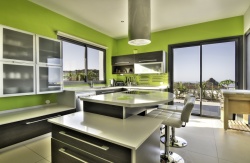 落地玻璃窗绿色壁纸厨房高档装修图片素材高清图片