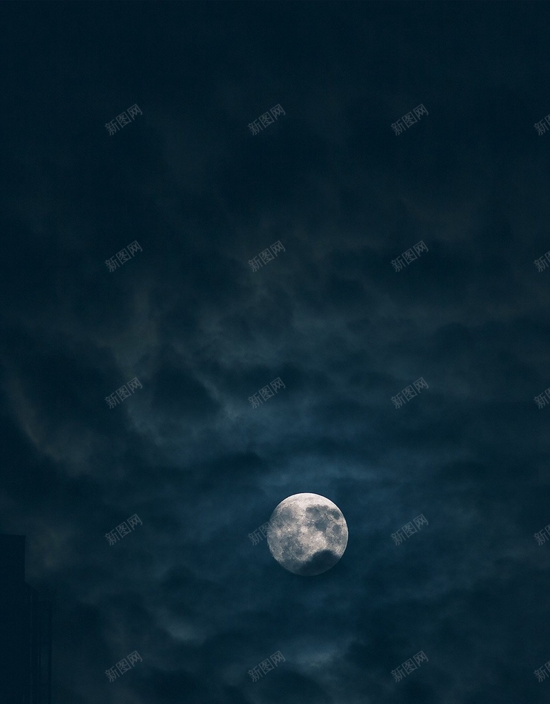 层层云雾中的月亮H5背景jpg设计背景_88icon https://88icon.com 云雾 夜晚 月亮 深色 背景