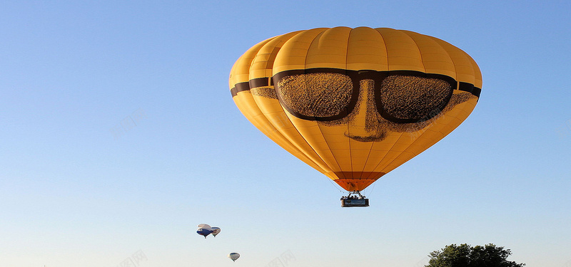 天空上的热气球jpg设计背景_88icon https://88icon.com 海报banner 热气球 天空 晴天 笑脸 卡通 童趣 手绘