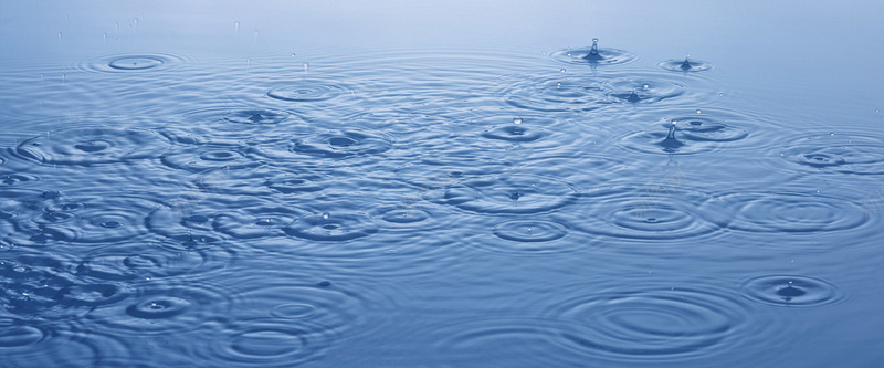 河面雨滴背景jpg设计背景_88icon https://88icon.com 小河 雨滴 水珠 海报banner 摄影 风景